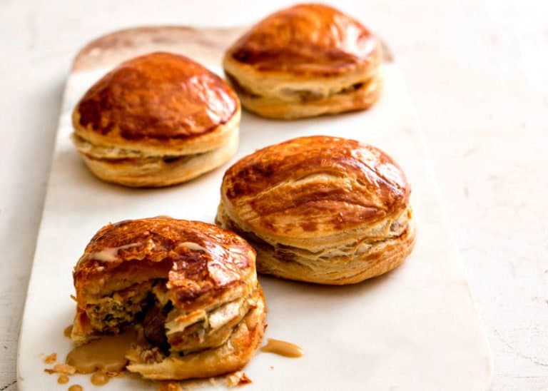 Слойки с муссом из курицы и грибов фото