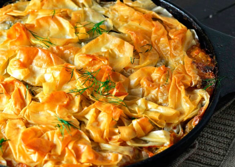 Греческий пирог из курицы, шпината и феты или «Спанакопита» фото