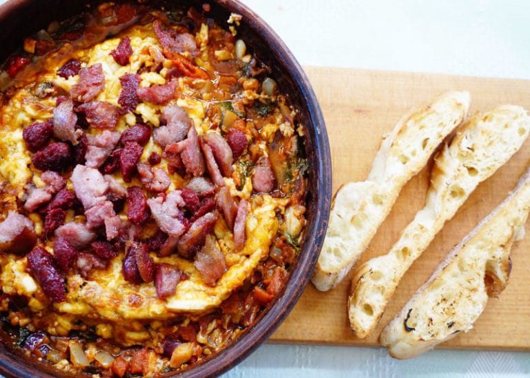 Чоризо с плавленым сыром по-мексикански или «Кесо Фундидо» фото