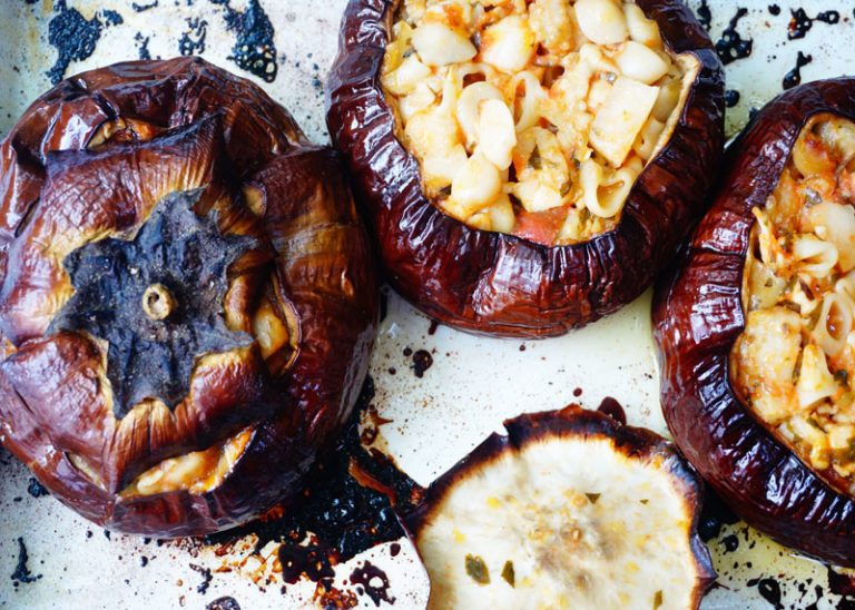 Запеченные баклажаны с пастой и помидорами фото