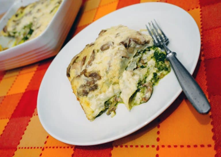 Лазанья с начинкой из маслят, соуса бешамель и зеленого песто с кедровыми орешками фото