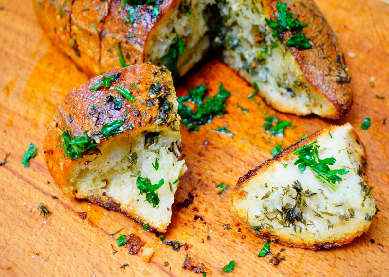 Рецепт хлеба с чесноком и зеленью фото