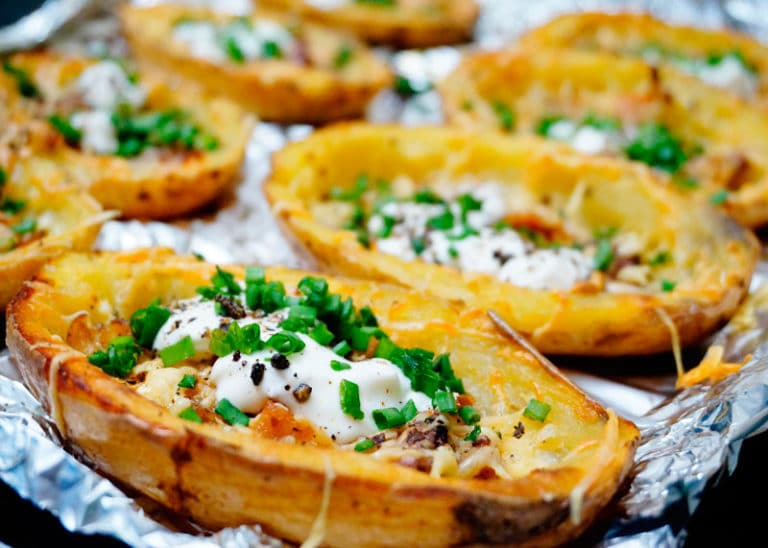 Картофельные «хрустяшки» Тома Брауна с беконом и чеддером фото