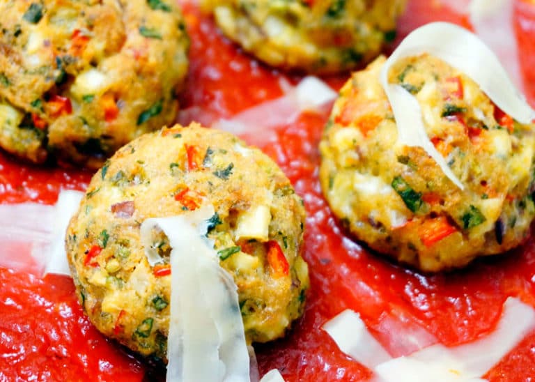 Овощные шарики с сыром Гауда под пряным соусом из томатов, меда и имбиря