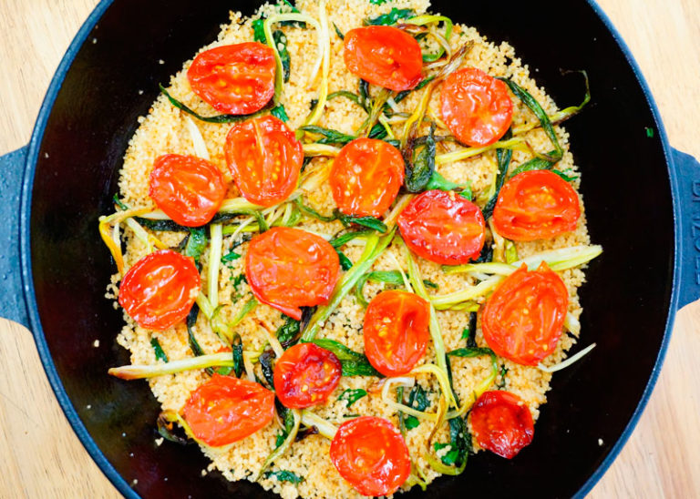 Кус-кус с жаренными помидорами черри фото