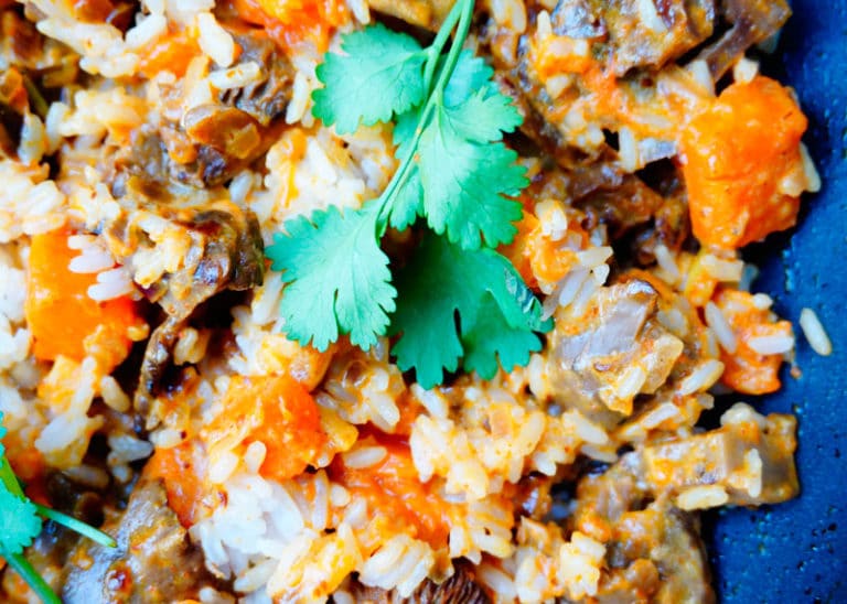 Карри из тыквы с лесными грибами под соусом из кокосового молока от Мадхур Джеффри фото
