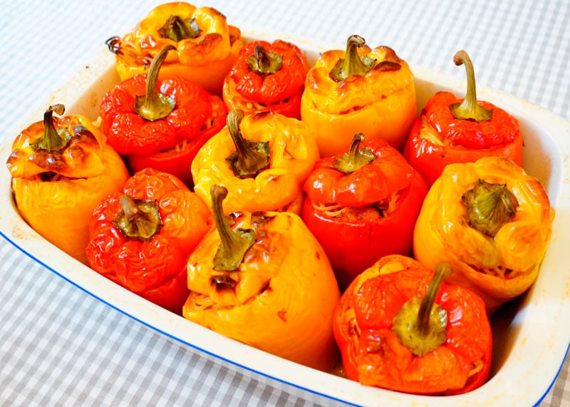Сладкие перцы с начинкой из спагетти фото