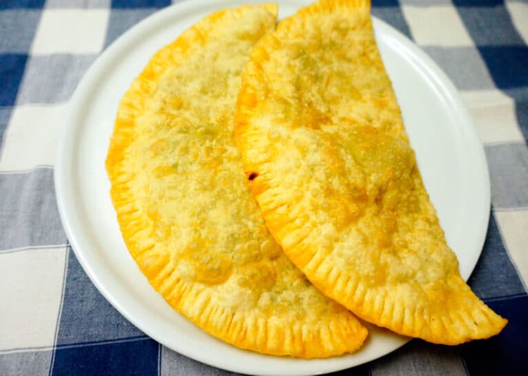 Чебуреки с курицей, луком и овечьей брынзой фото