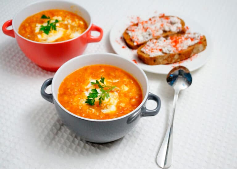 Чечевичный суп и тосты с каперсами и анчоусами по-гречески от Ирини Цорцоглу фото