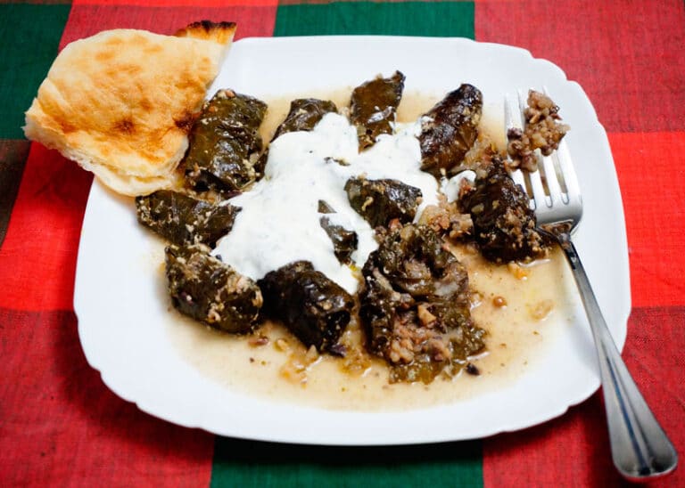 Долма с куриной печенью, рисом и яблоками по-гречески фото