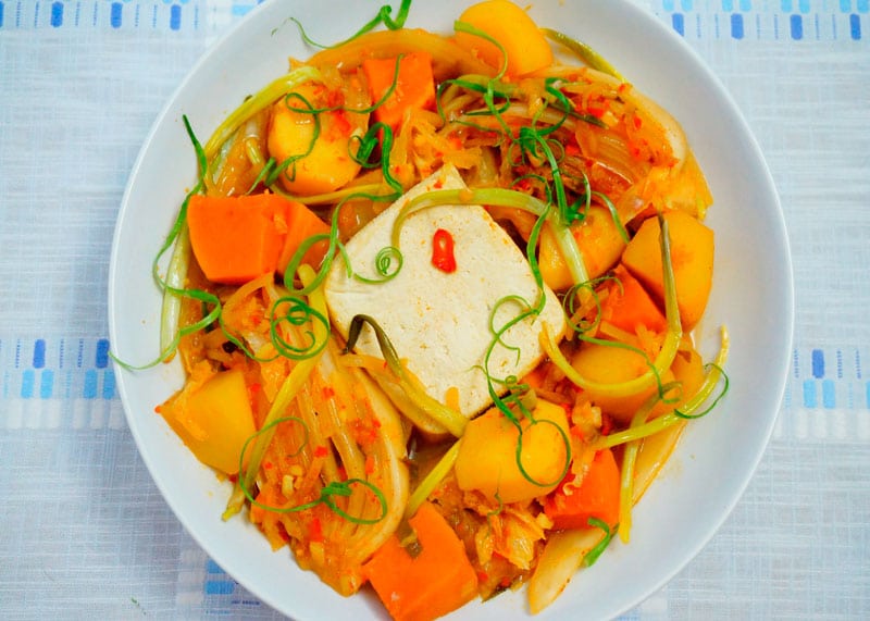 Рагу из картофеля и кимчи фото