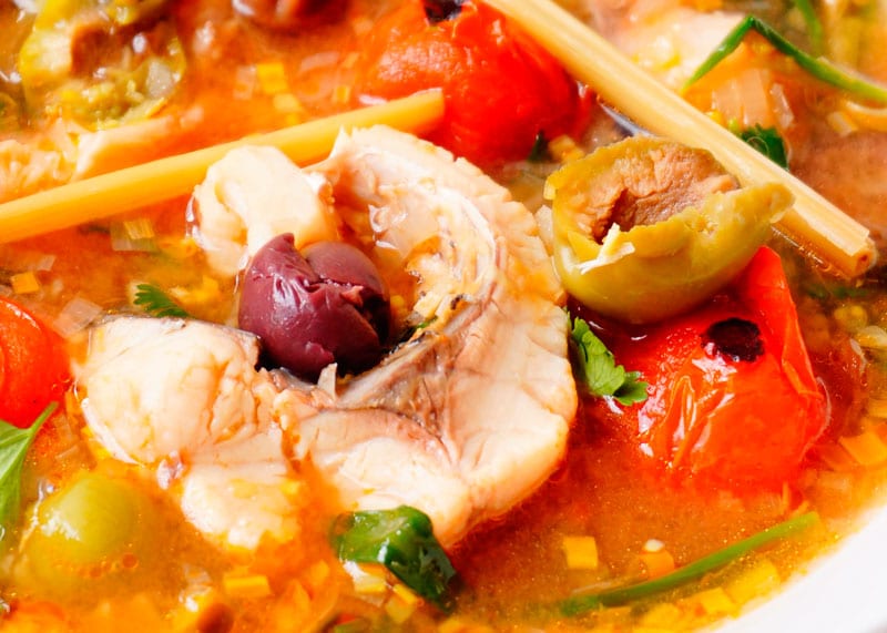 Рыбный суп с помидорами фото