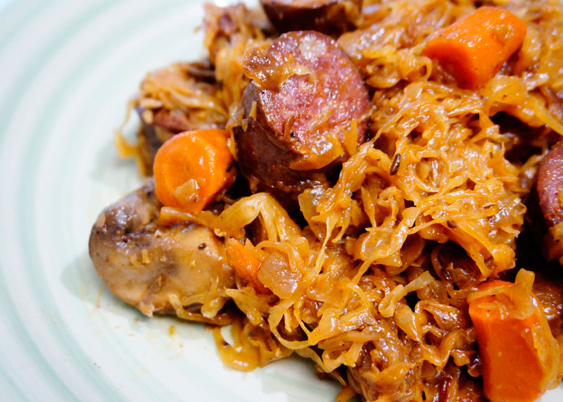Шукрут с колбасой и шампиньонами фото