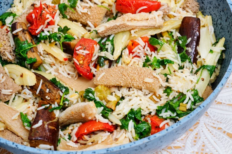 Говяжий рубец с рисом, баклажанами, фенхелем и помидорами