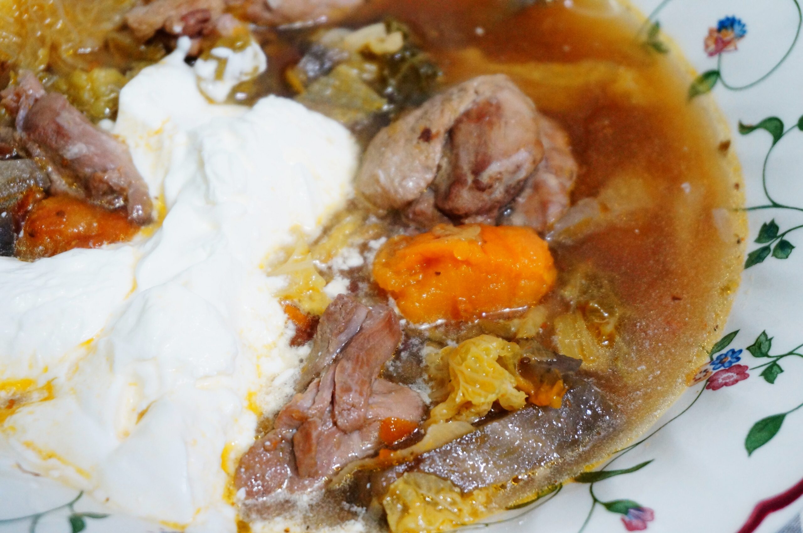 Борщ из утки, батата, савойской капусты, фенхеля, вяленых помидоров и копченых оливок. Концепт 5