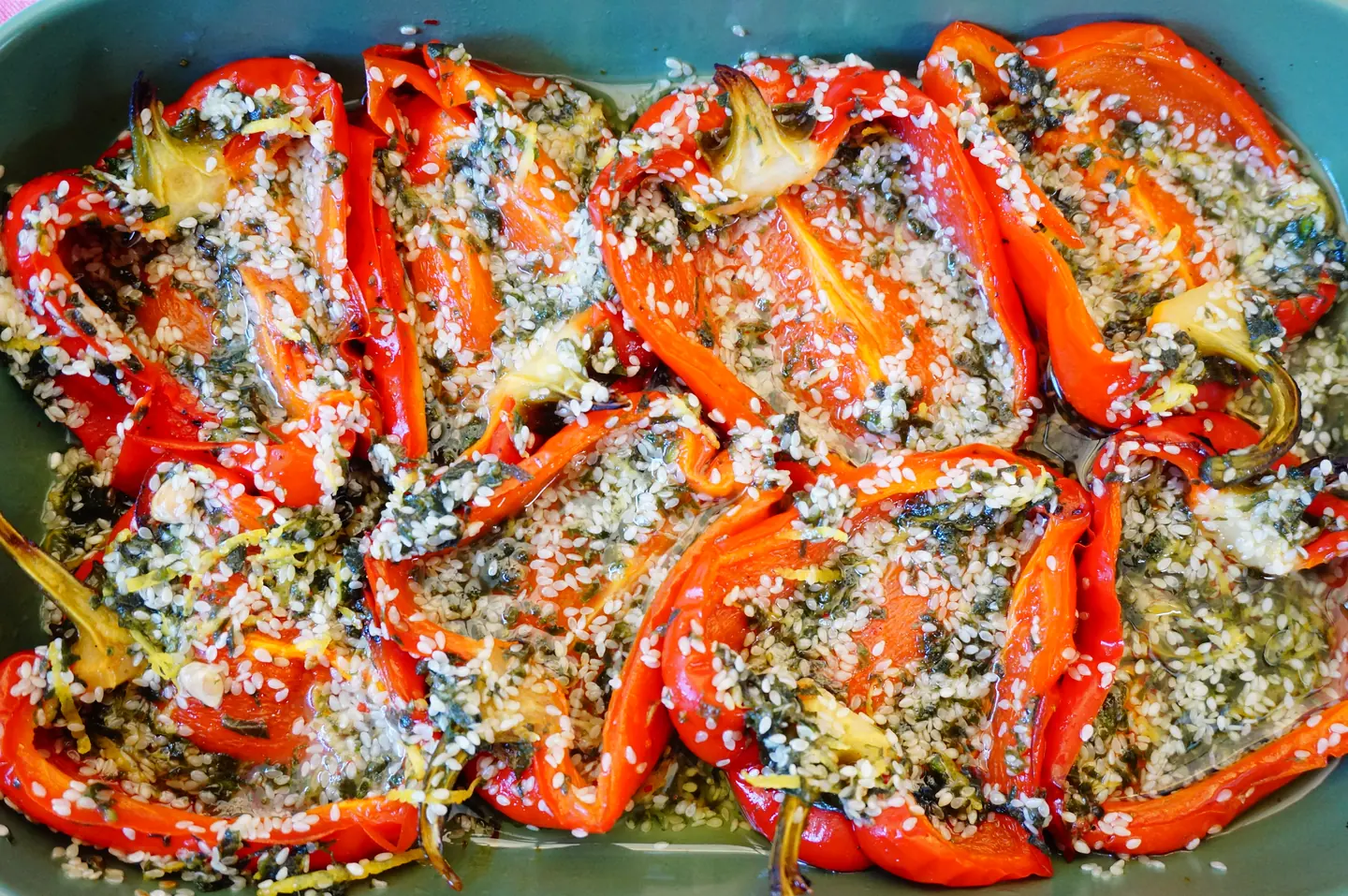 Маринованные болгарские перцы с мятой и кунжутом от Марты Стюарт — фото блюда